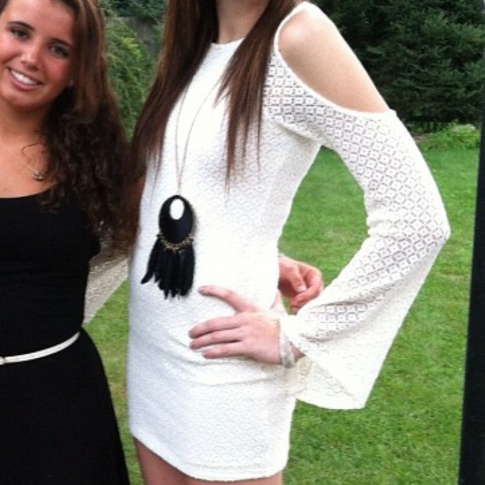 GORGEOUS WHITE COLD SHOULDER CROCHET MINI DRESS